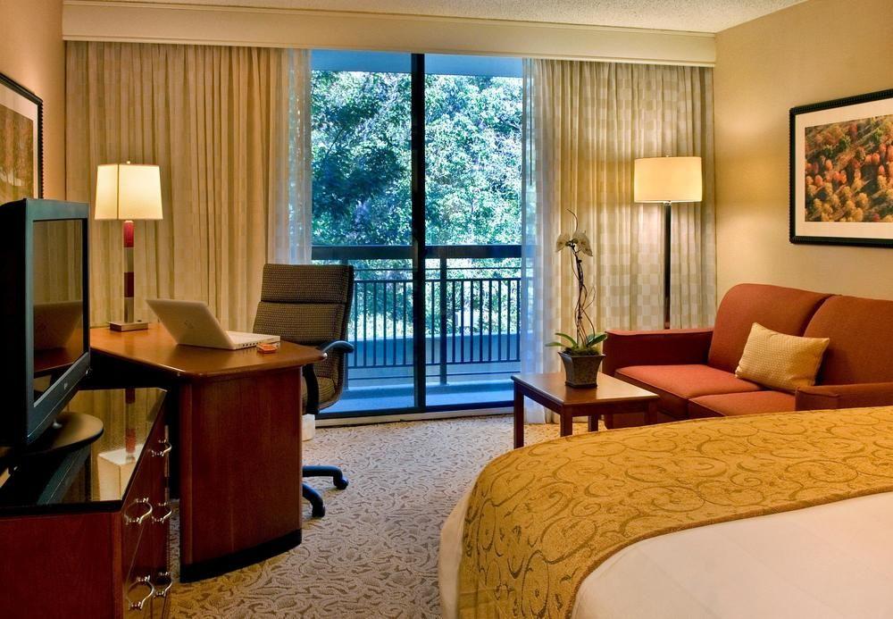 Marriott Park Ridge Hotel Exterior photo