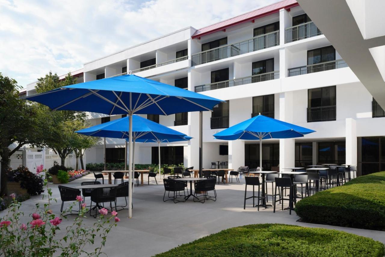 Marriott Park Ridge Hotel Exterior photo